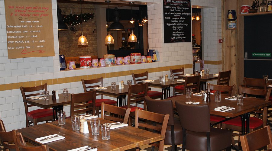 Dining tables ready for guests at Luna Rossa