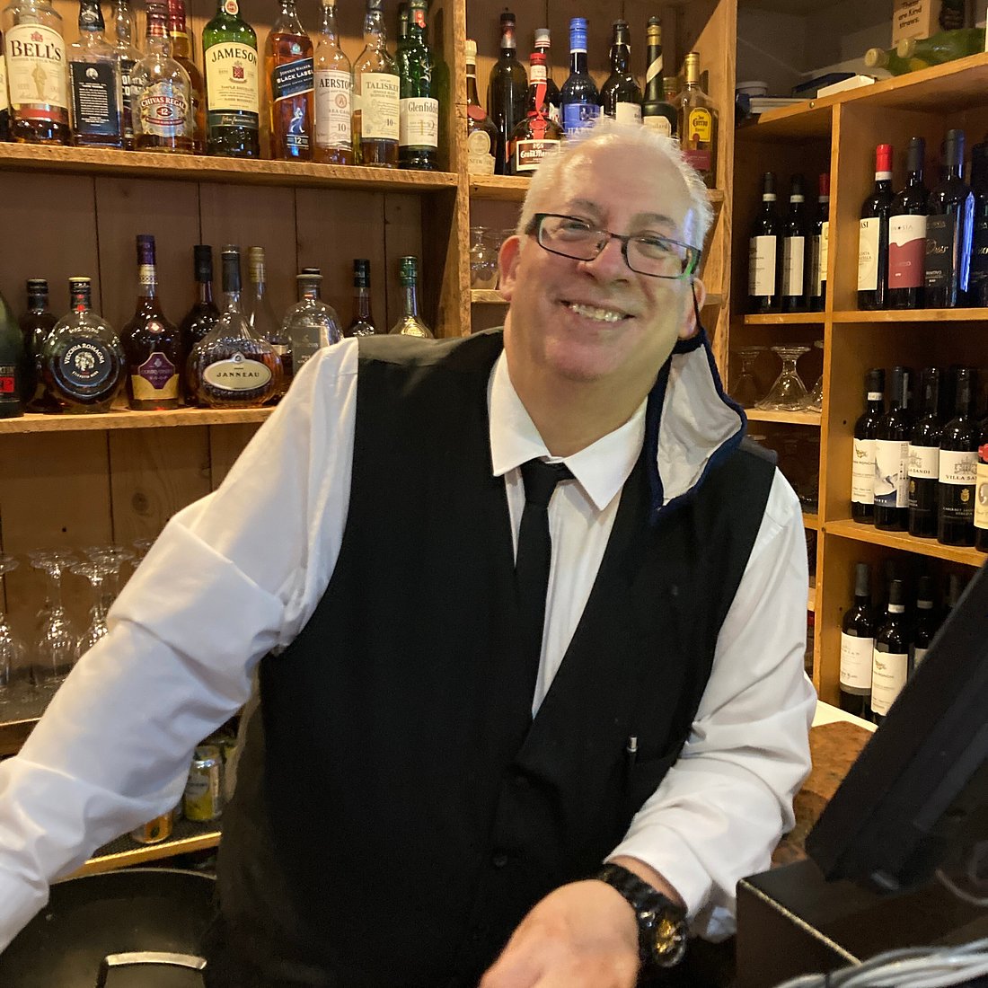 A member of the Luna Rossa restaurant team
